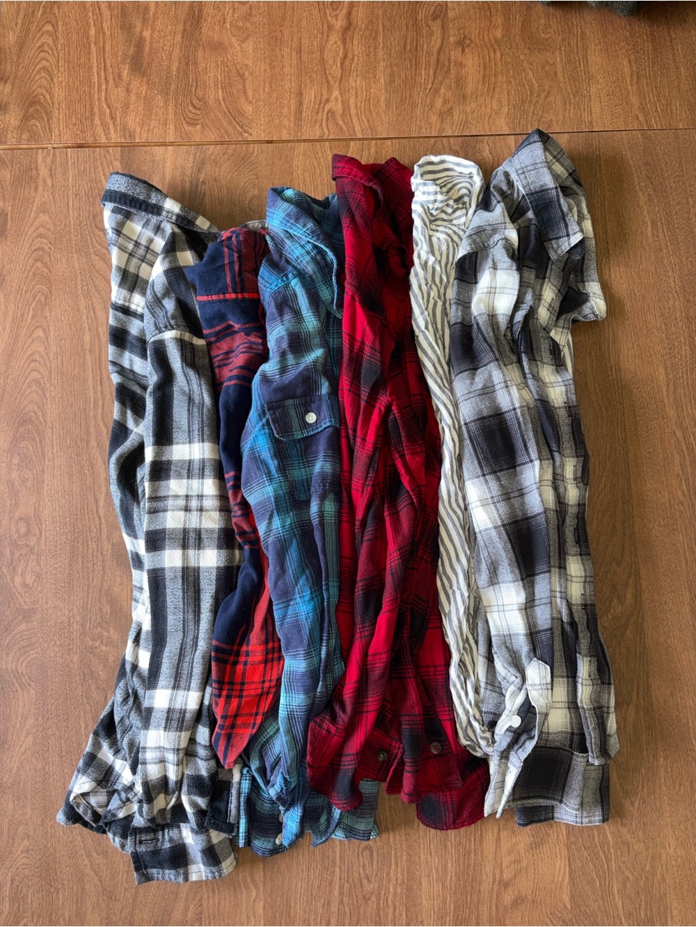 LOT of 6 button down women’s flannels